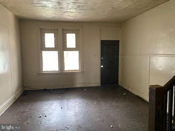 2nd image of 1633 Park St