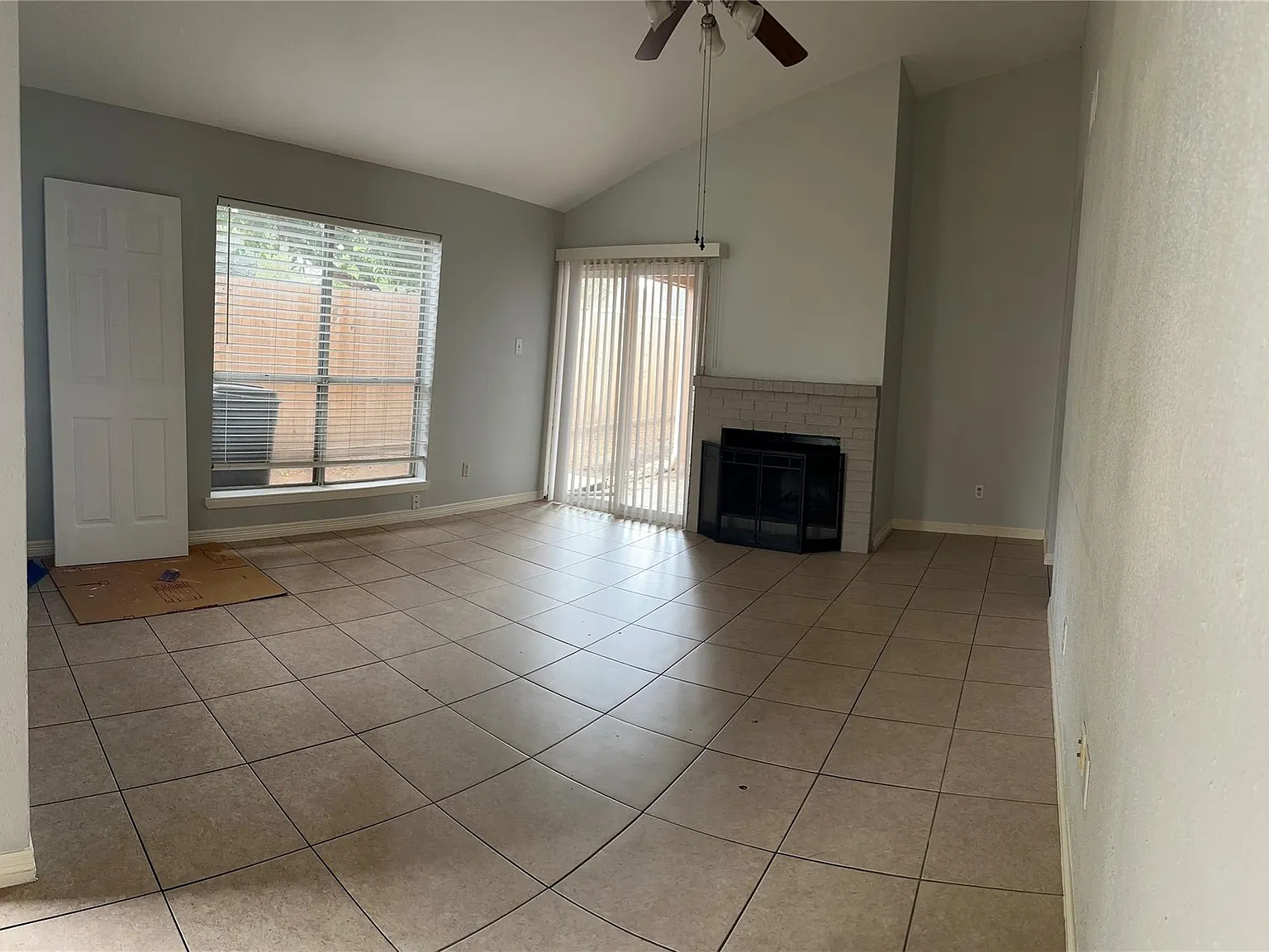 3 bed, 2.0 bath, 1264 sqft, $1,790 — Photo 3