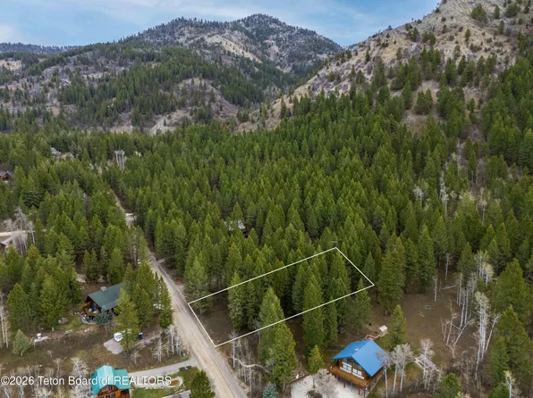 72 Redwood Rd, Thayne, WY 83127