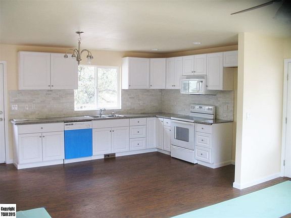 5th image of 20501 Sherry Ln