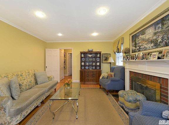4th image of 227 Hickox Ave