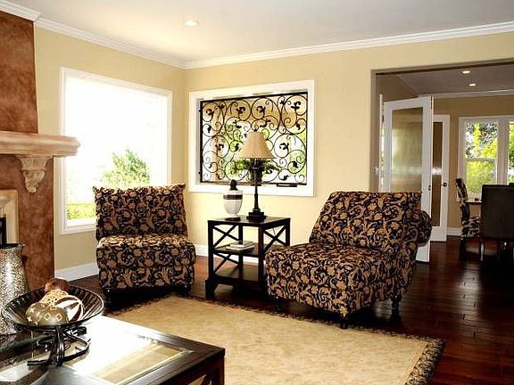 3rd image of 700 Glendome Cir