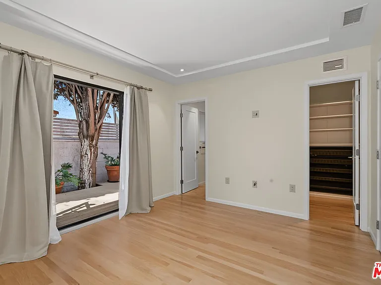 9001 Rosewood Ave — Photo 29