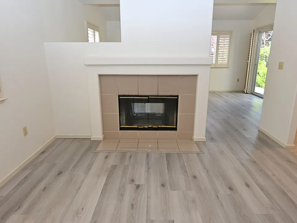 1105 Vista Pointe Cir