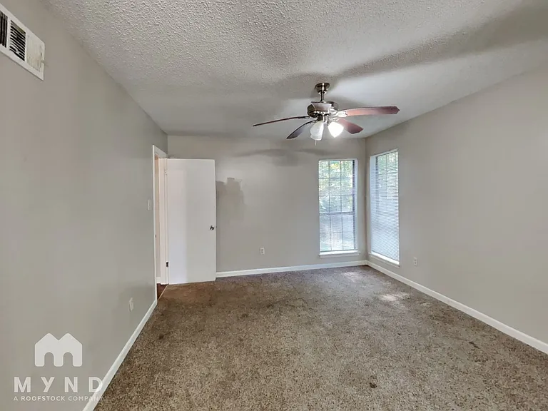 2406 Jenwood St — Photo 10