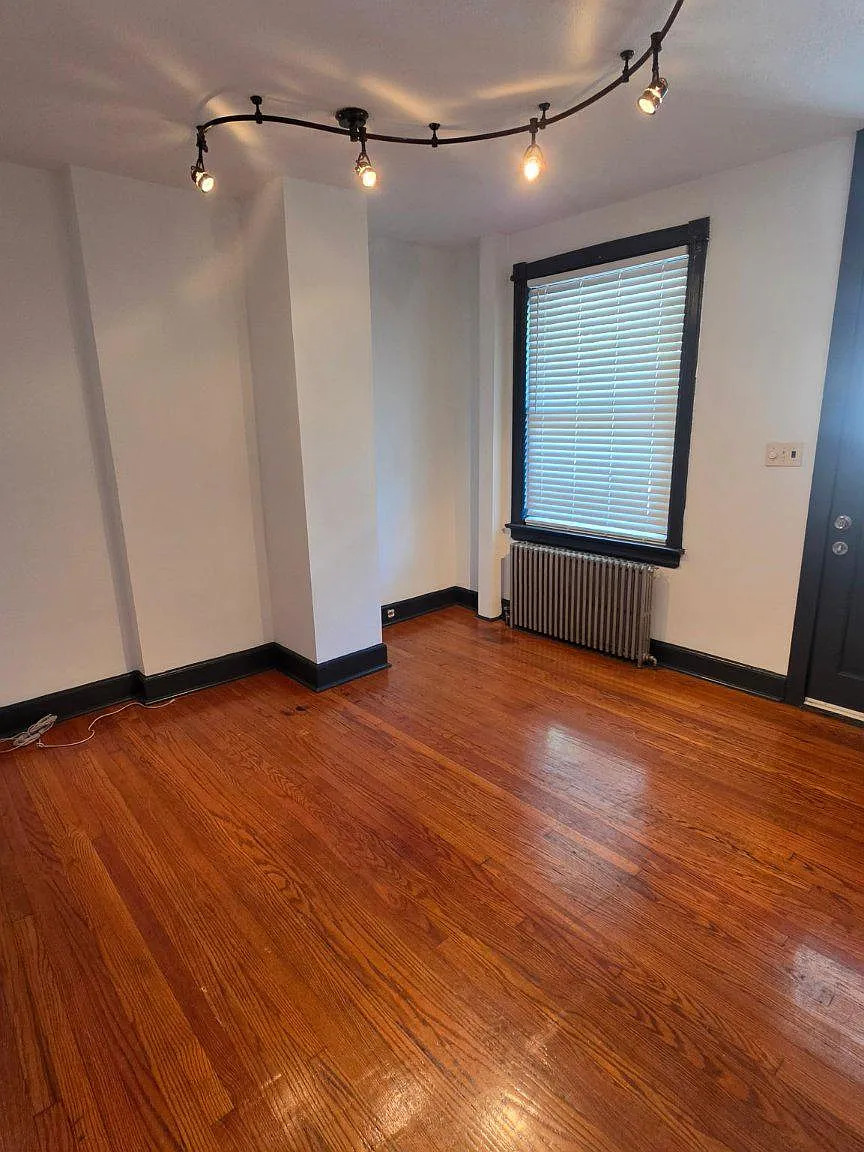 2 bed, 1.0 bath, 980 sqft, $2,000 — Photo 2