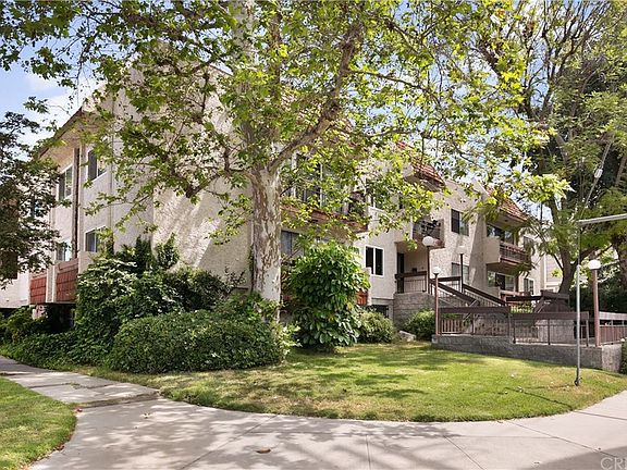 5th image of 12157 Moorpark St APT 207