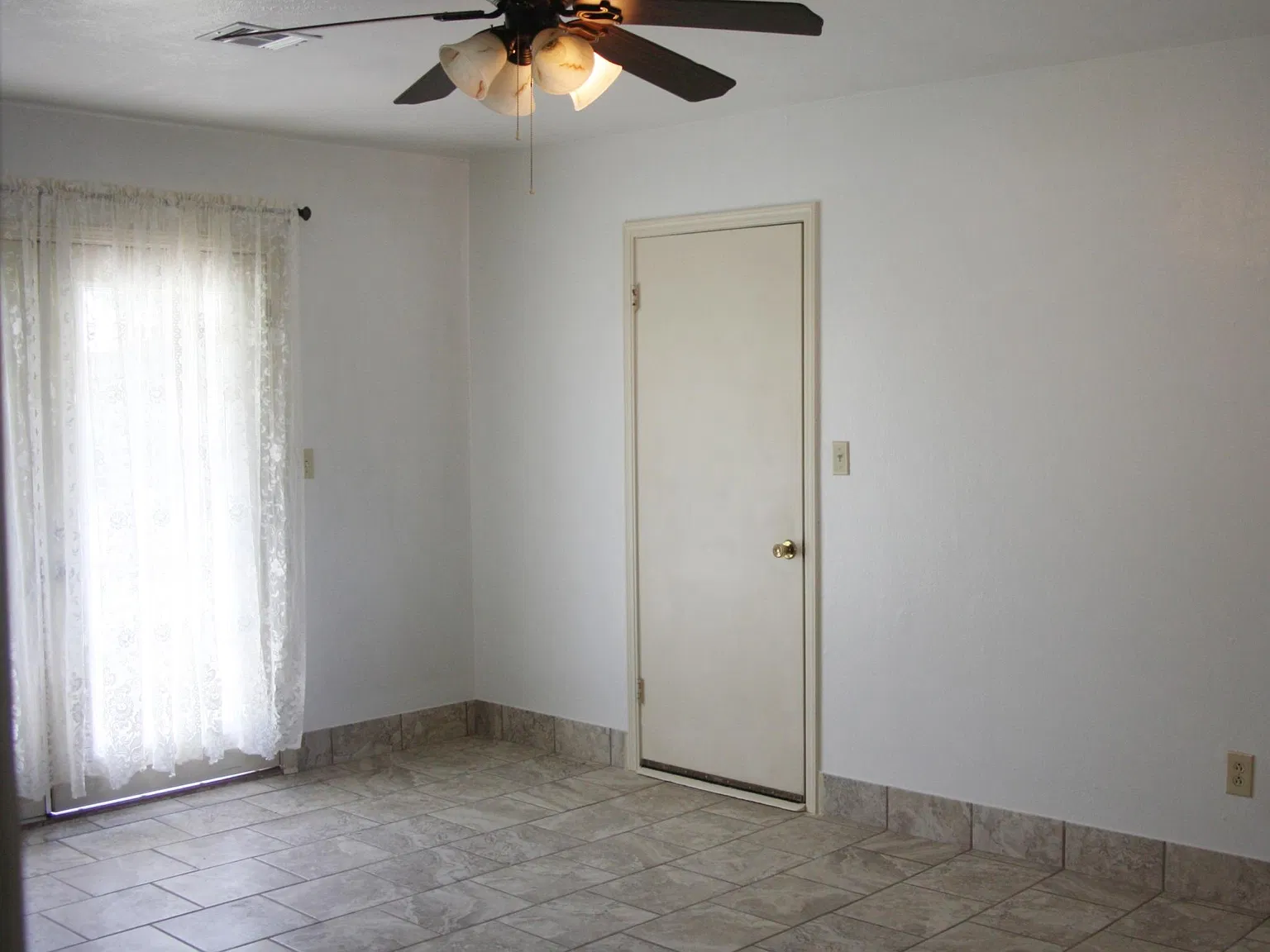 3 bed, 1009 sqft, $1,250 — Photo 3