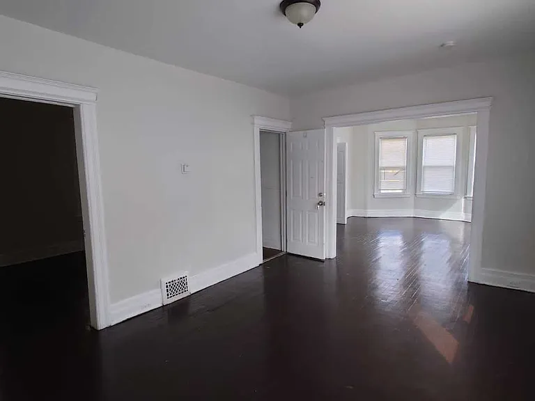 1481 Saint Clair St #1S — Photo 6