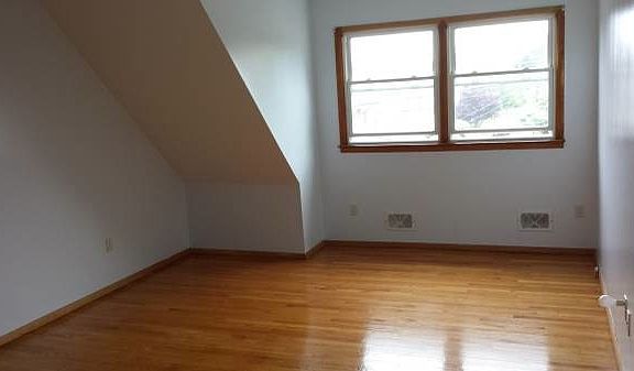 3rd image of 47 Bedford Ave