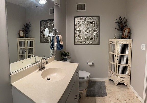 4th image of 360 W Illinois St APT 329