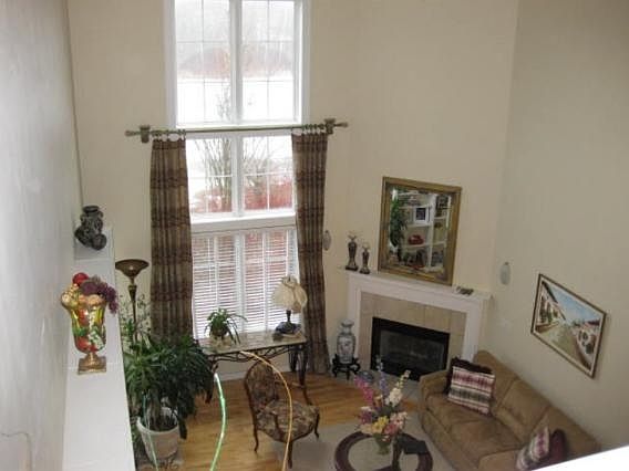 3rd image of 517 Otto Way