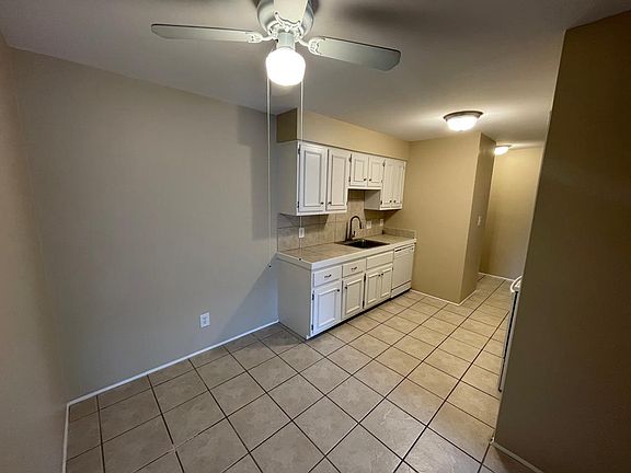 Kitchen / Dining Area