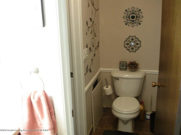 5th image of 523 Bainbridge Dr APT 27