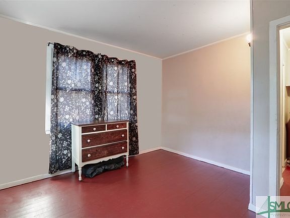 5th image of 403 Poplar Street S