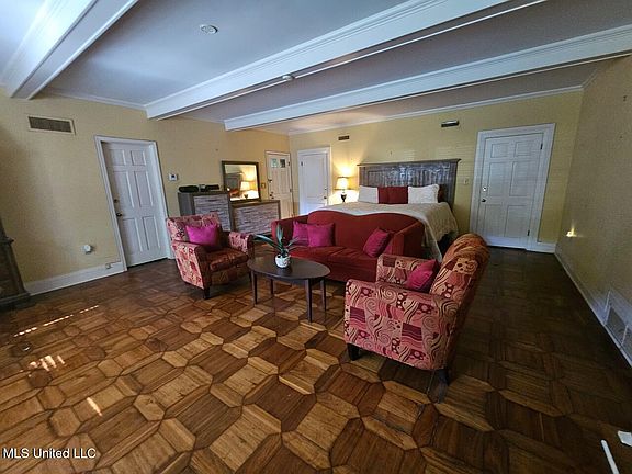 2nd image of 101 Idlewild Dr