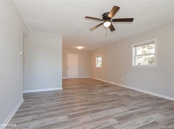 5th image of 3115 Crawford Ave