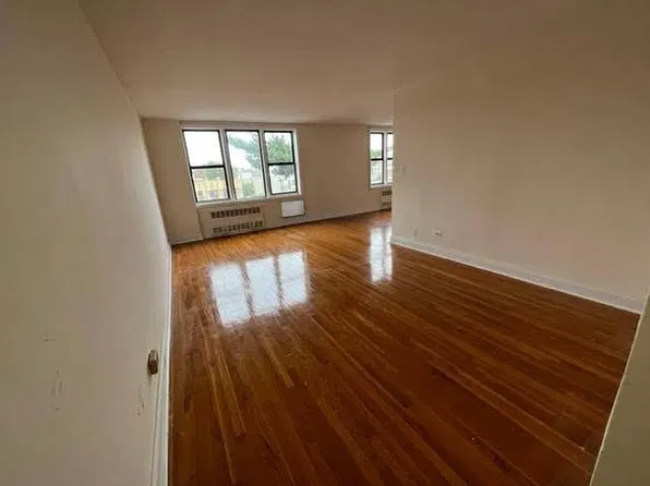 8635 21st Avenue image 1 of 4