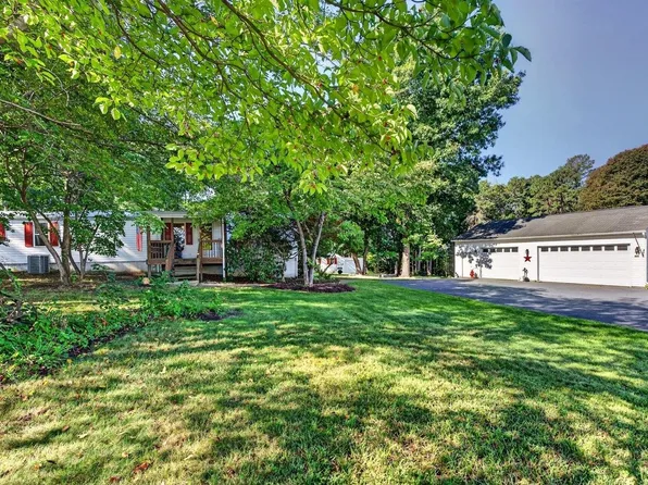 406 Trayfoot Rd, Grottoes, VA 24441