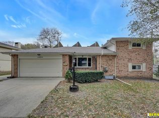 2030 Pacific Dr, Lincoln, NE 68506
