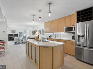 130 Spruce St APT 11B, Philadelphia, PA 19106