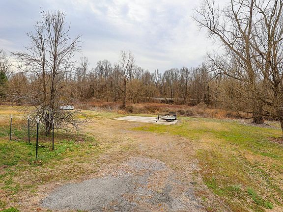 3rd image of 1107 Beech Grove Rd