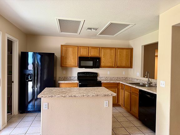 4th image of 5253 E Flower Ave