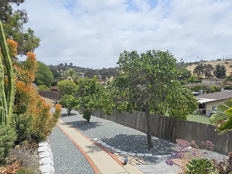 Bonita is known for it's beautfil views and this backyard has great one!