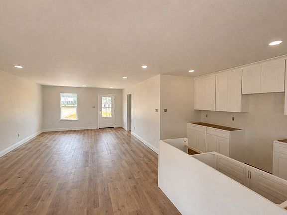 3rd image of 60 Alan Rd