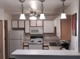 2608 Crest Ln APT 102, Waukesha, WI 53188