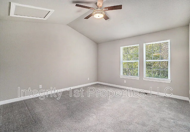 6303 NE 44th St — Photo 15