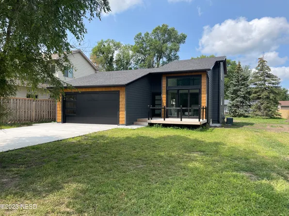 209 17th St NW, Watertown, SD 57201