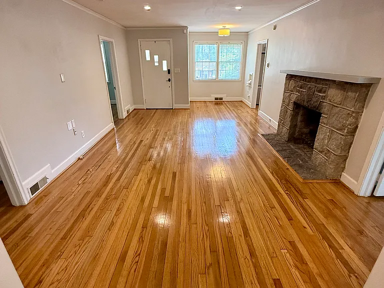1733 Glenwood Rd — Photo 3