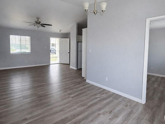 3rd image of 7507 Cross Glade St