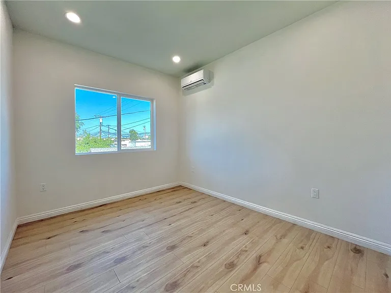 938 E Sandra Ave — Photo 24