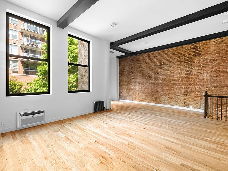 431 W 22nd St #1R — Photo 6