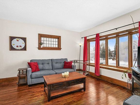 4th image of 608 N 43rd Ave W