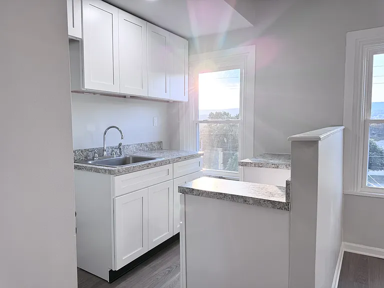 526 E Main St — Photo 8