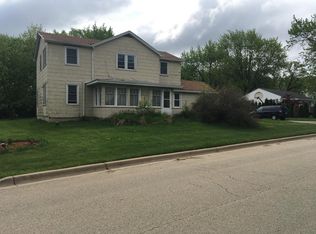 649 1st St, Lemont, IL 60439