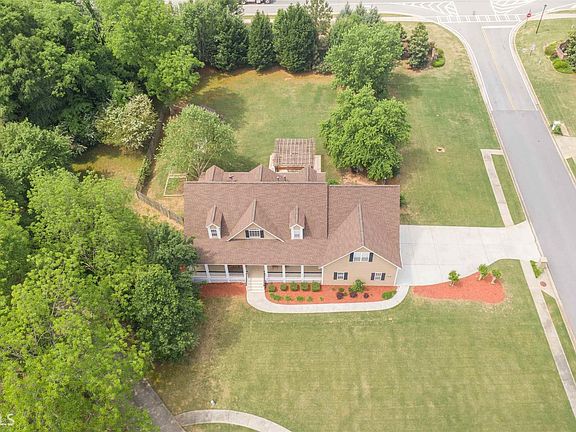 3rd image of 105 Manor Dr