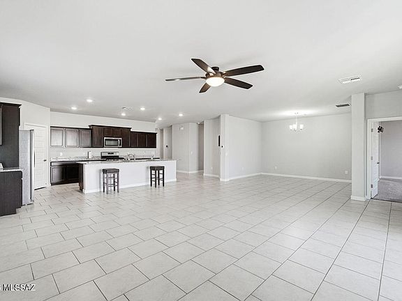 5th image of 552 W Weldon St