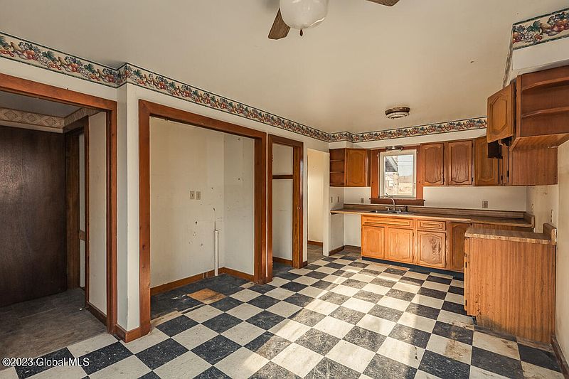 5th image of 2648 Crane Road
