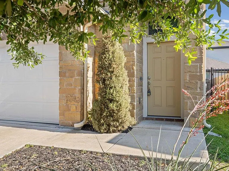 9703 Sunny Swan Ct — Photo 2