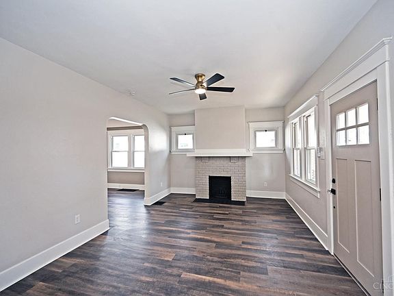 4th image of 1631 Emmons Ave