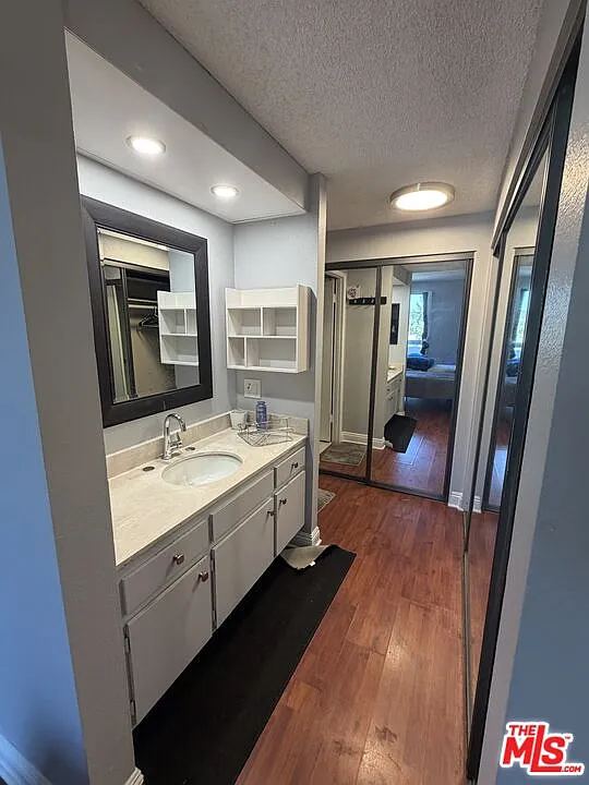 1 bed, 2.0 bath, 1046 sqft, $2,700 — Photo 4
