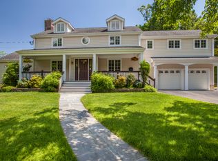 52 Mohegan Rd, Larchmont, NY 10538