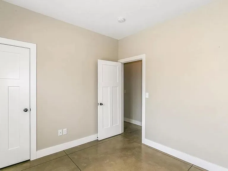 6429 S Vassar Ave — Photo 11
