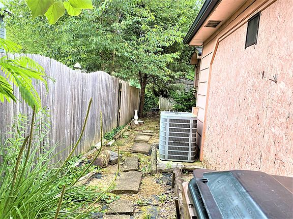 4th image of 7504 Chatham Cir