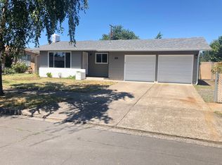 1104 Olympic St, Springfield, OR 97477