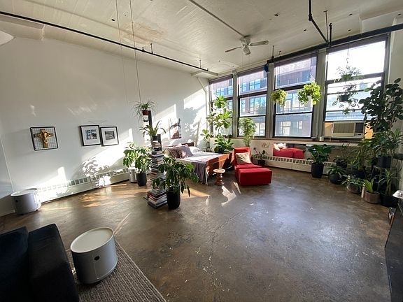 5th image of 240 Wythe Ave #400